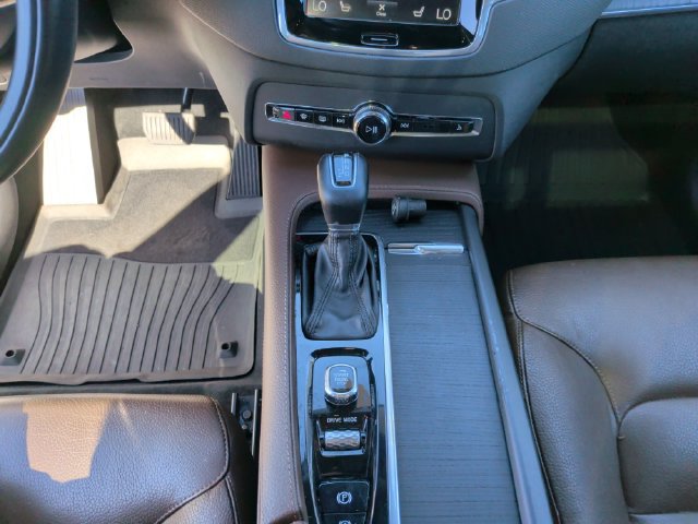 Used 2020 Volvo XC90 T6 Momentum AWD/4WD image 21