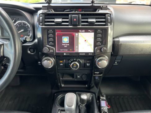 Used 2021 Toyota 4Runner TRD Off-Road Premium AWD/4WD image 17