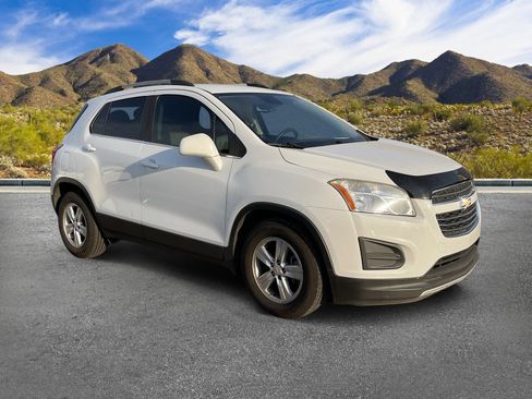 Used 2016 Chevrolet Trax LT w/ LT Convenience Package FWD image 3