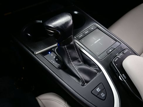 Used 2020 Lexus UX 250h w/ Premium Package AWD/4WD image 23