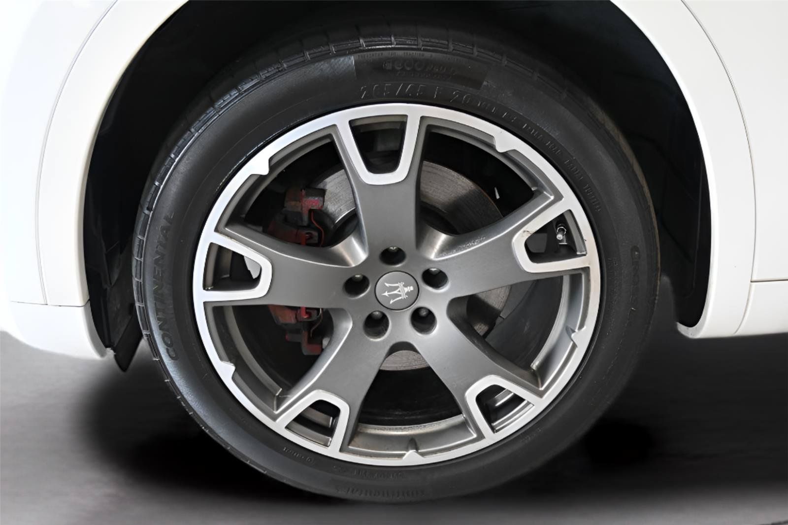 Used 2019 Maserati Levante AWD/4WD image 33