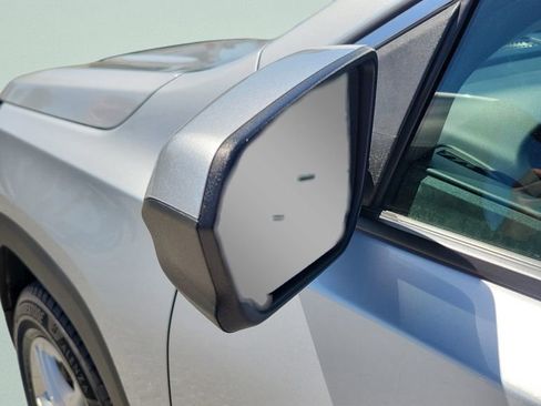 Used 2022 GMC Terrain SLE w/ Driver Convenience Package image 11