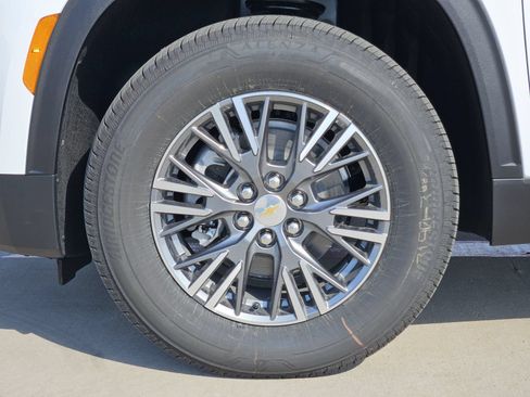 New 2027 Chevrolet Traverse LT FWD image 12