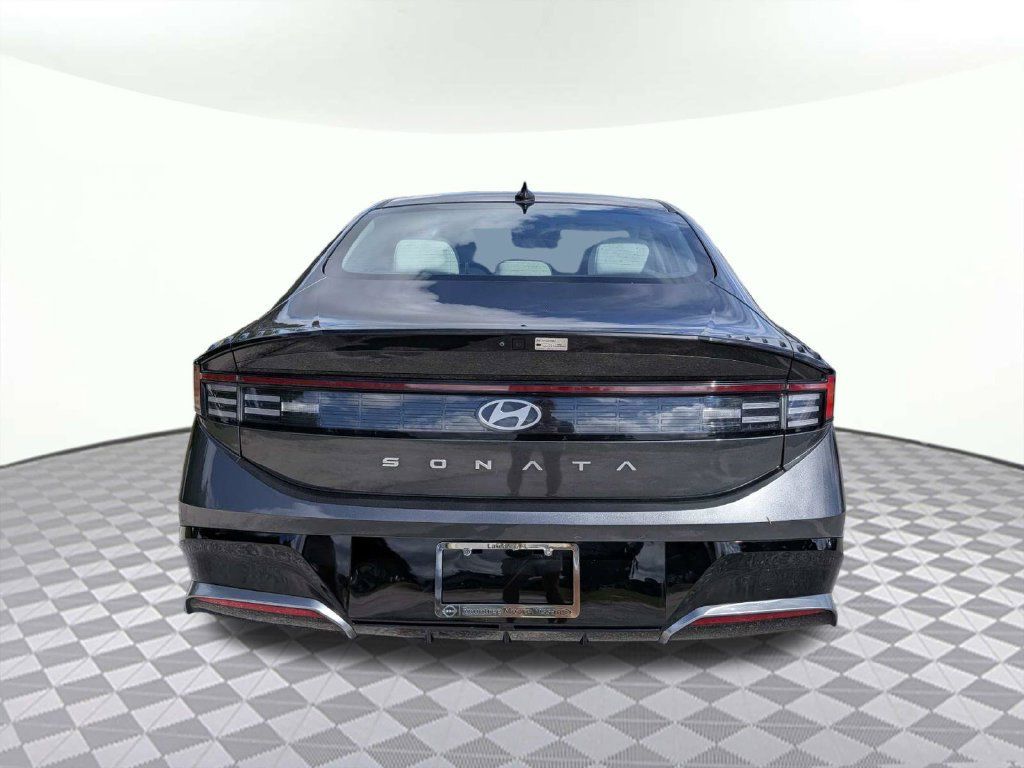 Used 2025 Hyundai Sonata SEL FWD image 4