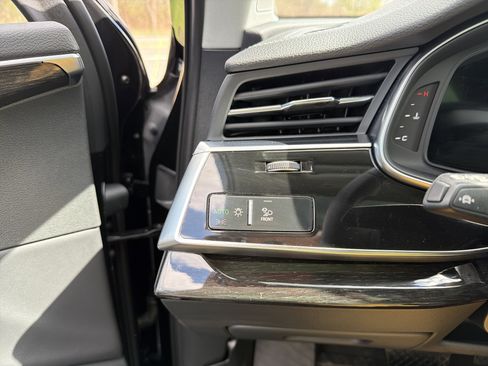 Used 2023 Audi Q7 3.0T Prestige image 16