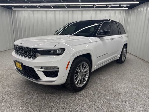Used 2025 Jeep Grand Cherokee Summit w/ Luxury Tech Group V AWD/4WD image 3