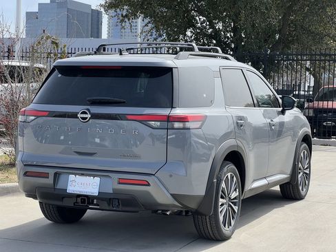 New 2026 Nissan Pathfinder Platinum FWD image 4
