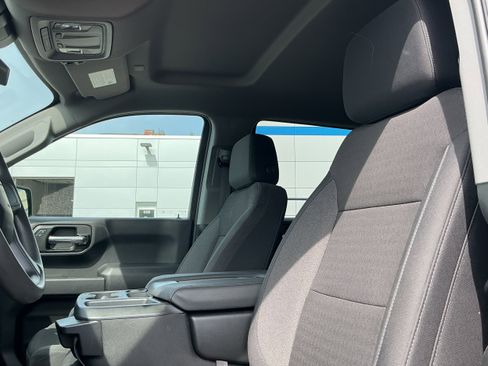 Used 2025 Chevrolet Silverado 1500 Custom w/ LPO, Dark Essentials Package AWD/4WD image 5