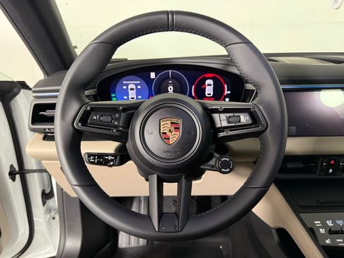 New 2025 Porsche Macan 4 Electric image 31