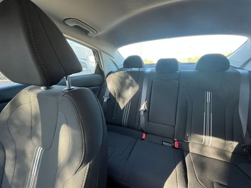 Used 2025 Hyundai Elantra SEL image 41