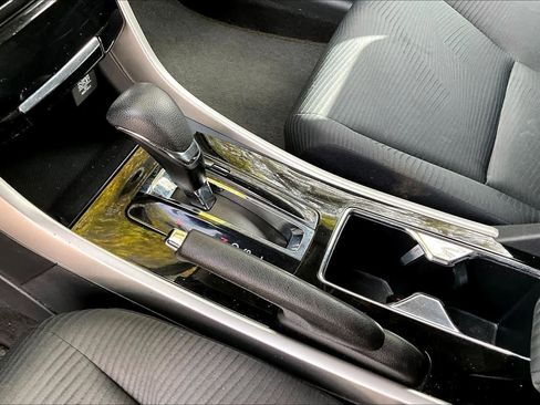 Used 2016 Honda Accord LX image 16