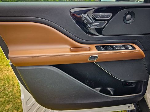 Used 2023 Lincoln Aviator Reserve w/ Equipment Group 201A AWD/4WD image 9