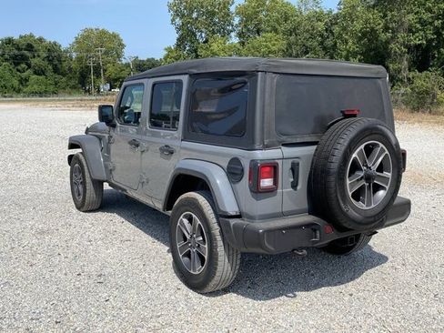 Used 2023 Jeep Wrangler Unlimited Sahara w/ Cold Weather Group AWD/4WD image 7