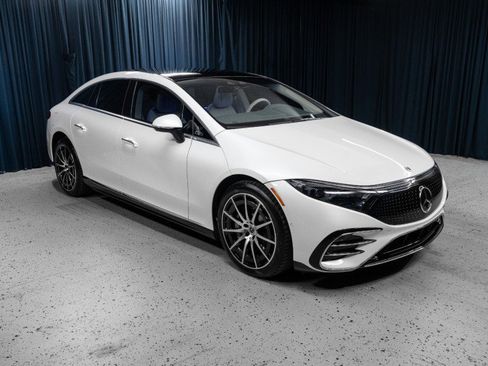 Certified 2023 Mercedes-Benz EQS 580 4MATIC Sedan image 3