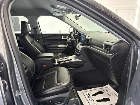 Used 2022 Ford Explorer XLT w/ Equipment Group 202A AWD/4WD image 27