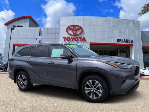 Certified 2024 Toyota Highlander XLE FWD image 1