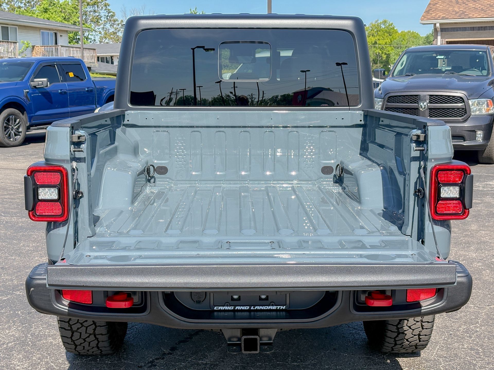 Used 2025 Jeep Gladiator Rubicon w/ Convenience Group AWD/4WD image 33