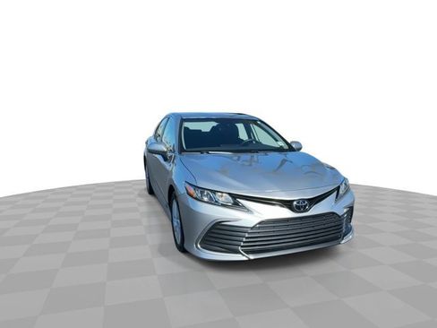 Used 2022 Toyota Camry LE FWD image 3