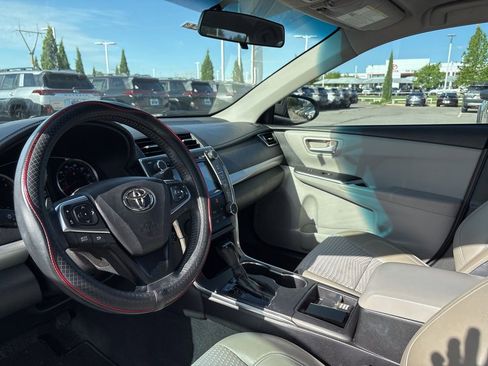 Used 2015 Toyota Camry SE FWD image 4