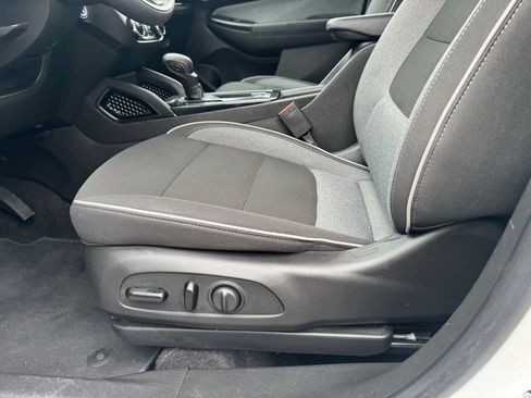 Used 2023 Chevrolet TrailBlazer LT w/ Convenience Package image 16