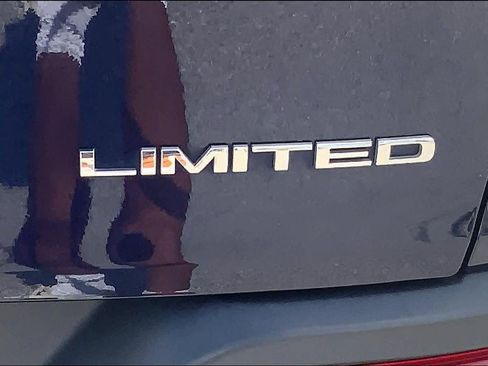 Used 2016 Jeep Cherokee Limited w/ Technology Group AWD/4WD image 10