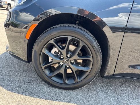 Used 2023 Chrysler Pacifica Touring-L w/ S Appearance Package AWD/4WD image 39