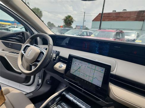 New 2025 Lincoln Nautilus Premier image 29