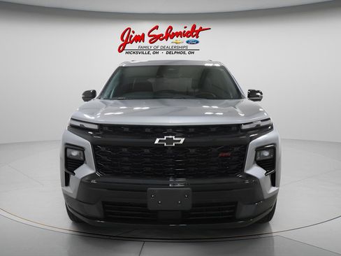 Used 2025 Chevrolet Traverse RS image 3