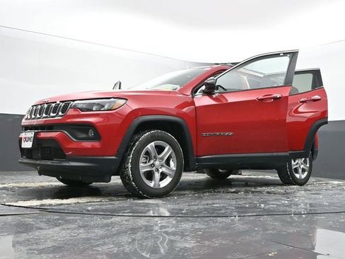 Used 2024 Jeep Compass Latitude image 67