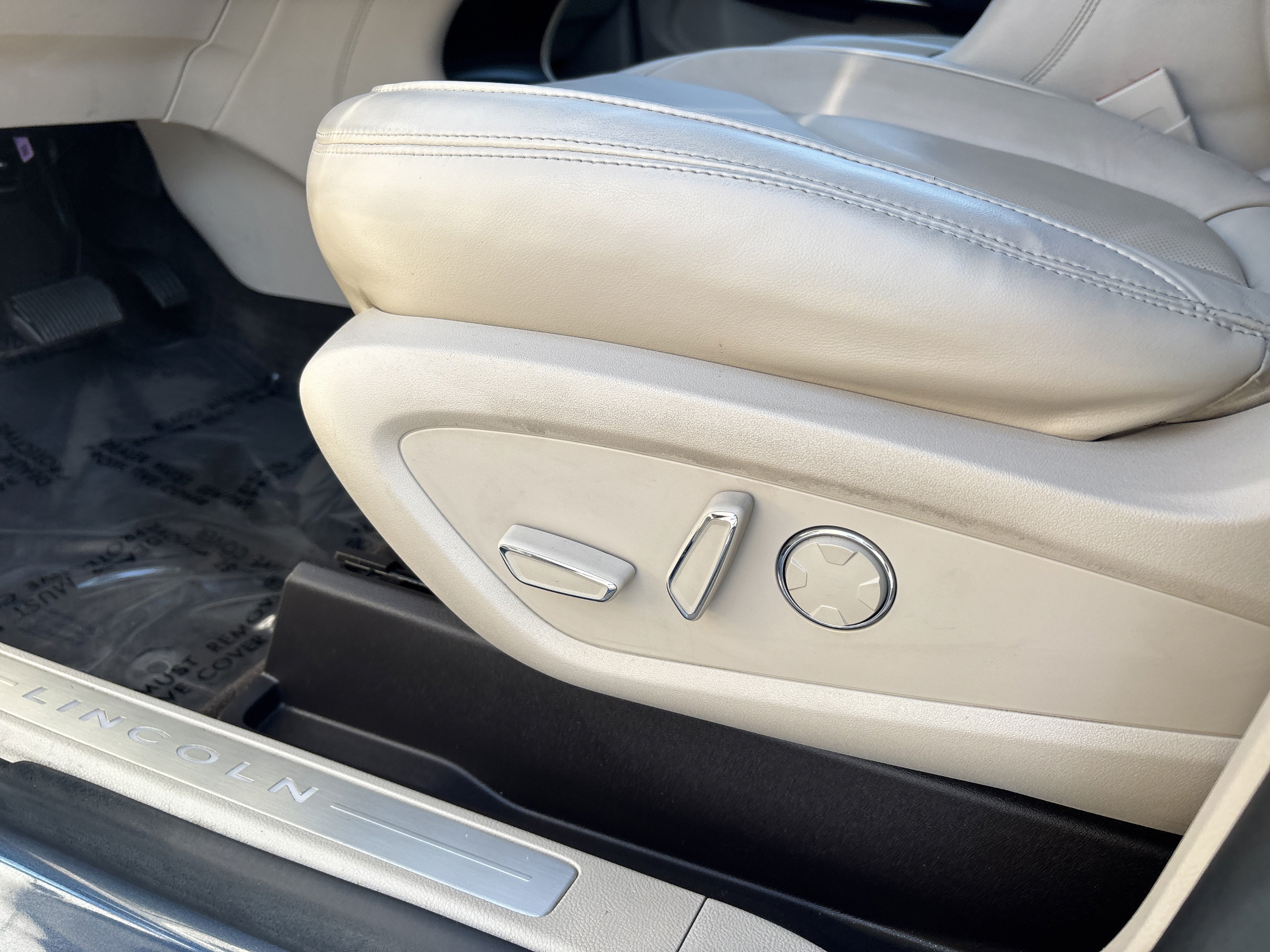 Used 2018 Lincoln MKC Select w/ Select Plus Package FWD image 10