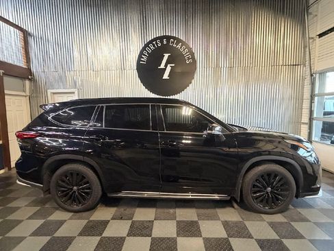 Used 2023 Toyota Highlander XSE image 7