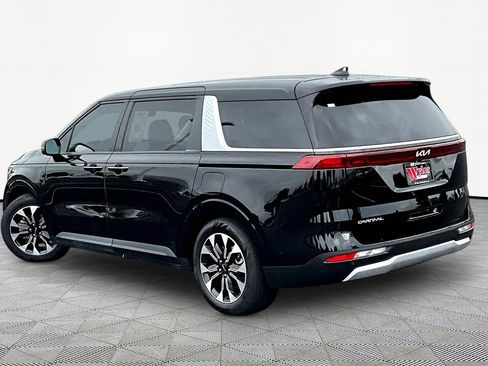 Used 2024 Kia Carnival EX FWD image 4