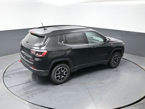 Used 2024 Jeep Compass Trailhawk AWD/4WD image 13