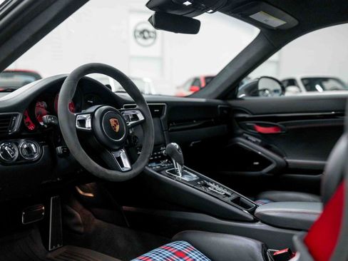 Used 2018 Porsche 911 Carrera T RWD image 2