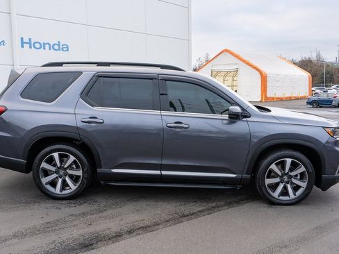 Used 2024 Honda Pilot Touring image 16