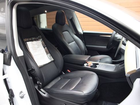 Used 2022 Tesla Model Y Long Range image 41