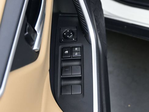 Used 2021 Toyota RAV4 XLE AWD/4WD image 10