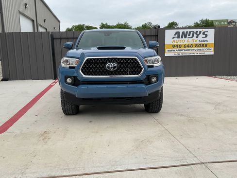 Used 2019 Toyota Tacoma TRD Sport w/ TRD Premium Sport Package image 3