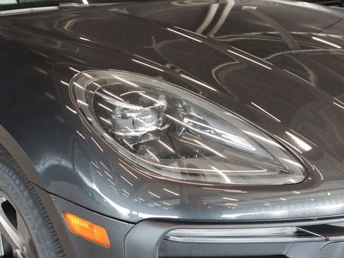 Certified 2022 Porsche Macan image 29