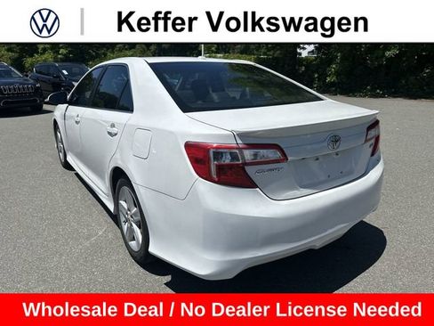 Used 2012 Toyota Camry SE w/ Leather Pkg FWD image 3