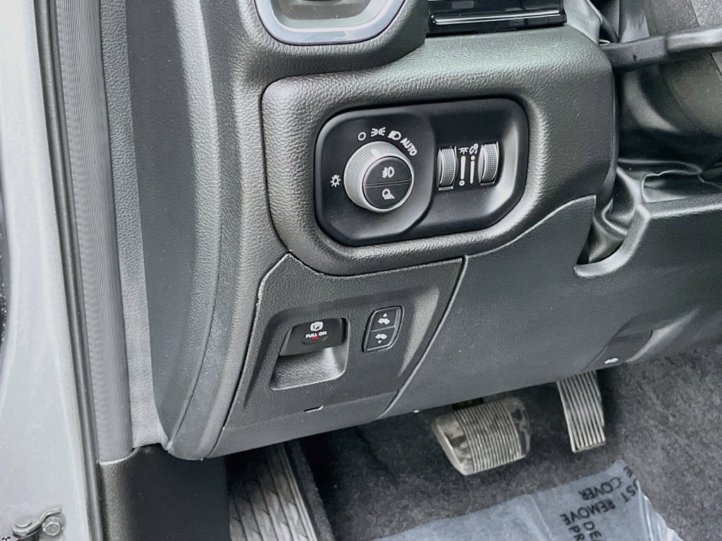 Used 2025 RAM 1500 Laramie w/ Night Edition AWD/4WD image 10