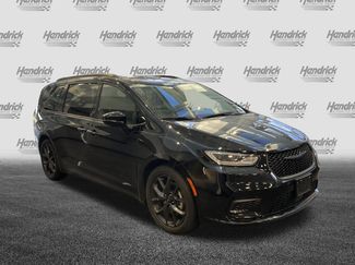 Used 2025 Chrysler Pacifica Limited FWD video 2