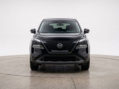 Used 2025 Nissan Rogue SV image 2