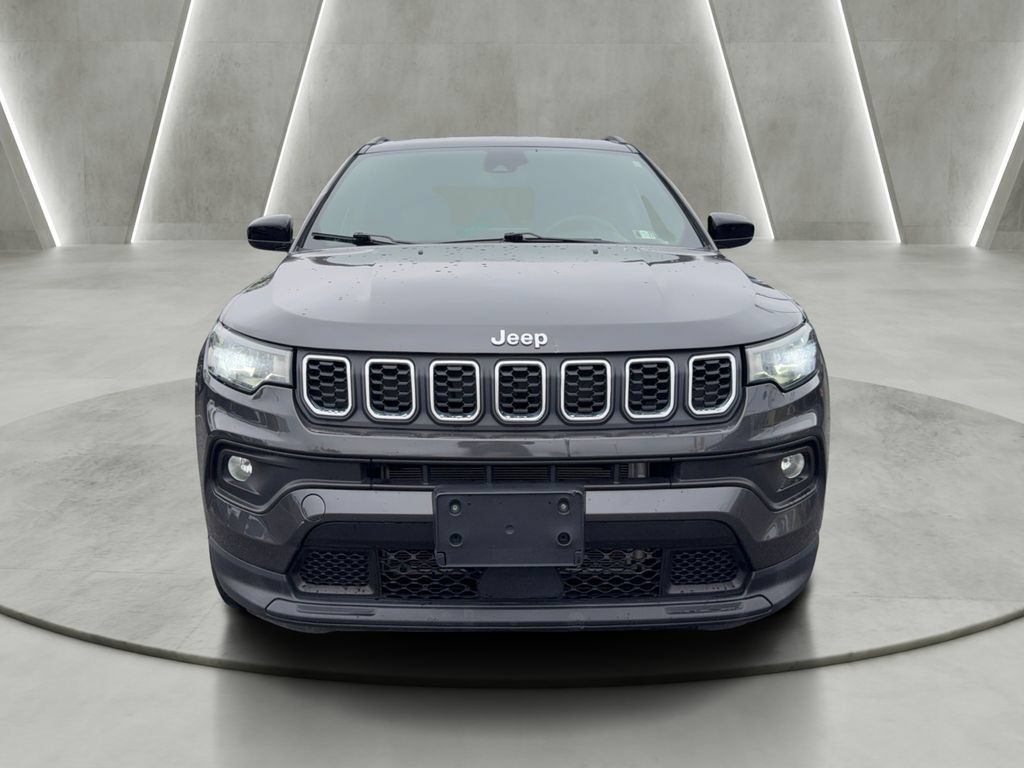 Used 2024 Jeep Compass Latitude AWD/4WD image 2