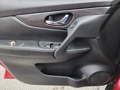 Used 2017 Nissan Rogue SV image 22