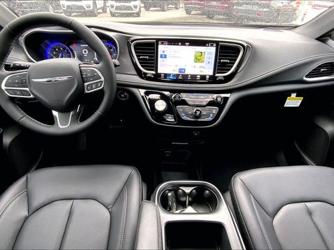 New 2026 Chrysler Pacifica Select image 12