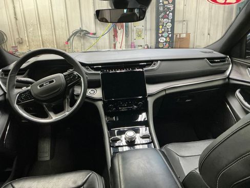 Used 2023 Jeep Grand Cherokee Overland AWD/4WD image 18