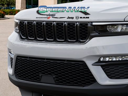 New 2025 Jeep Grand Cherokee Limited w/ Black Appearance Package RWD image 11