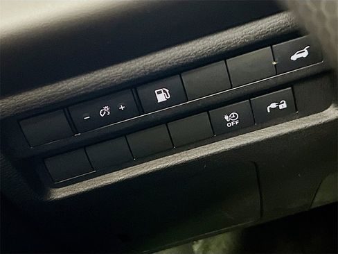 Used 2024 Mitsubishi Outlander SE image 10