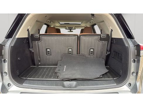 Used 2025 Nissan Pathfinder Platinum image 19